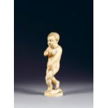 STATUETTE DE L'ENFANT JÉSUS en ivoire et traces de polychromie, représenté en pied sur une