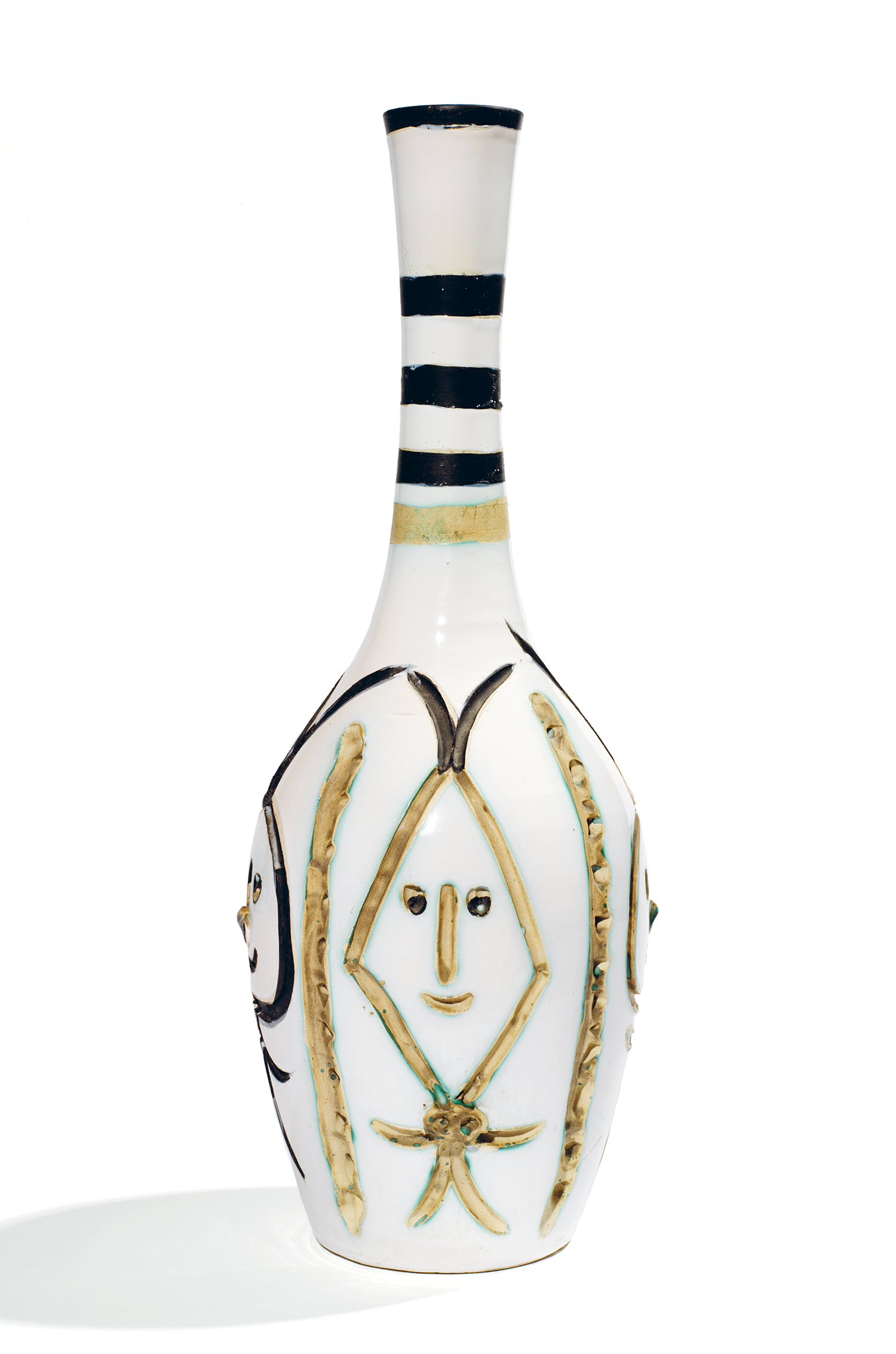 Pablo Picasso (1881-1973) Vase JugEpreuve en terre de faïence blanche au décor aux engobes blanc