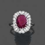 ANNEES 1970BAGUE JUPE RUBIS ET DIAMANTSElle est ornée d'un rubis ovale entouré de diamants taille