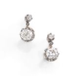 ANNEES 1900 PAIRE DE BOUCLES D'OREILLES DORMEUSESElles sont ornées d'un diamant taille brillant (TA)