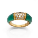 ­VAN CLEEF & ARPELS ANNEES 1970BAGUE PHILIPPINE CHRYSOPRASEElle est composée d'un pavage de diamants