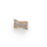 ANNEAU LIEN DIAMANTen or 18K de trois tons.Poids brut : 9,8 gr.TDD : 52A diamond and gold ring.