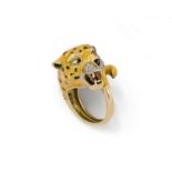 FRASCAROLO (Attribué à) ANNEES 1970BAGUE LEOPARDElle représente une tête de félin émaillé jaune et