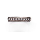 ANNEES 1890BRACELET RIGIDE DIAMANTSIl est en forme de bracelet rigide ouvrant portant une ligne de