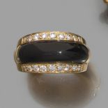 VAN CLEEF & ARPELS année 1980BAGUE JONC ONYXLe motif en onyx est bordé de lignes de diamants