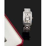 ƒƒ CARTIER TANK AMÉRICAINE GRAND MODÈLE Montre bracelet en or gris. Cadran crème guilloché avec