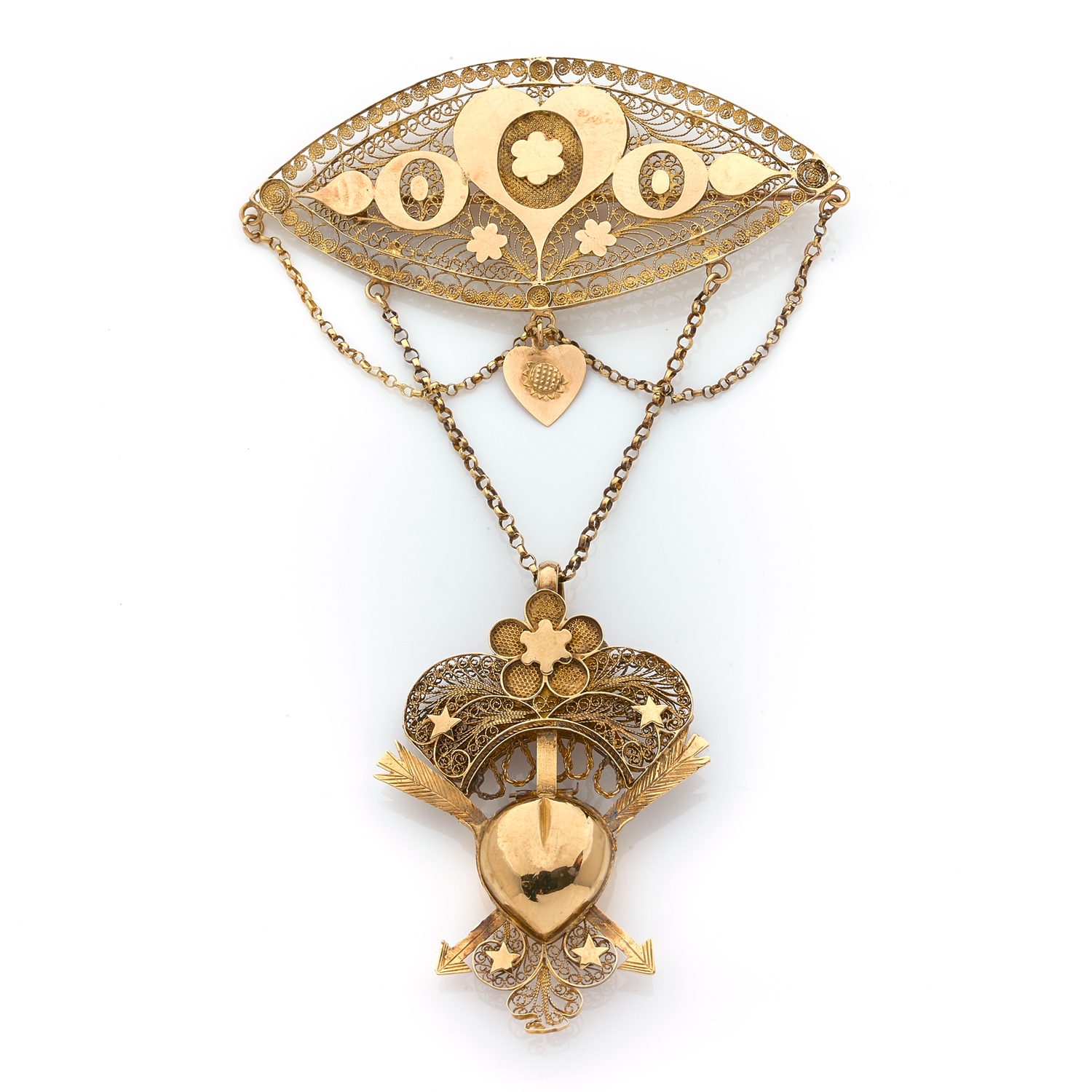 29 ANNEES 1820 BROCHE PENDENTIF en or finement filigrané à décor de coeurs et d'étoiles. Le