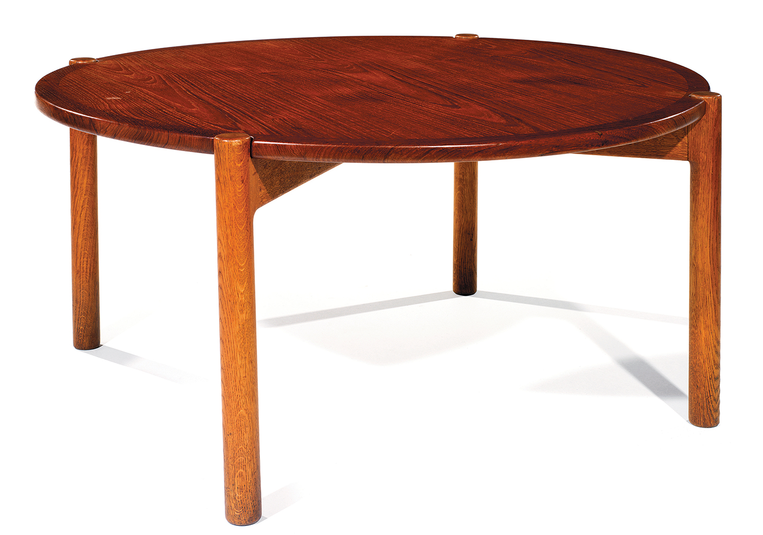 Hans J. WEGNER (1914-2007) & Johannes HANSEN (Éditeur) Table basse circulaire, piétement