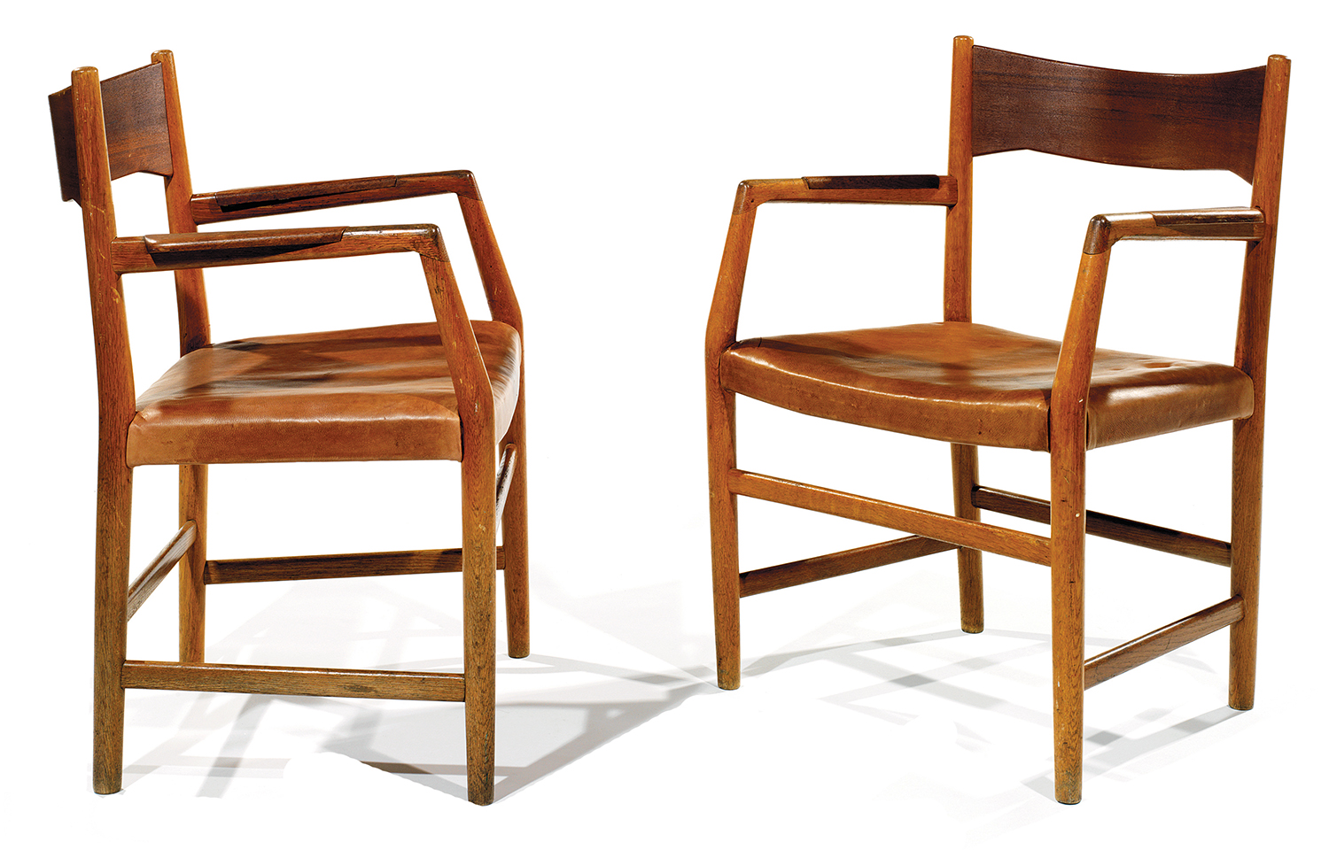 Hans J. WEGNER (1914-2007) & PLAN MØBLER (Éditeur) Paire de fauteuils "Radhus", circa 1942,