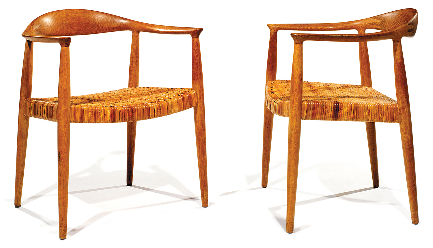 Hans J. WEGNER (1914-2007) & Johannes HANSEN (Éditeur) Paire de fauteuils "Round chair", dit "The