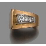 ANNEES 1935 BAGUE ROULEAU DIAMANT Elle est ornée d'une ligne de diamants taille brillant de