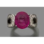 BAGUE TOURMALINE Elle est ornée d'une tourmaline rose vif. Monture lien en or gris 18K entièrement