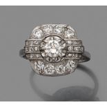 ANNEES 1925 BAGUE CARREE DIAMANTS Le plateau de forme carrée porte un diamant taille brillant