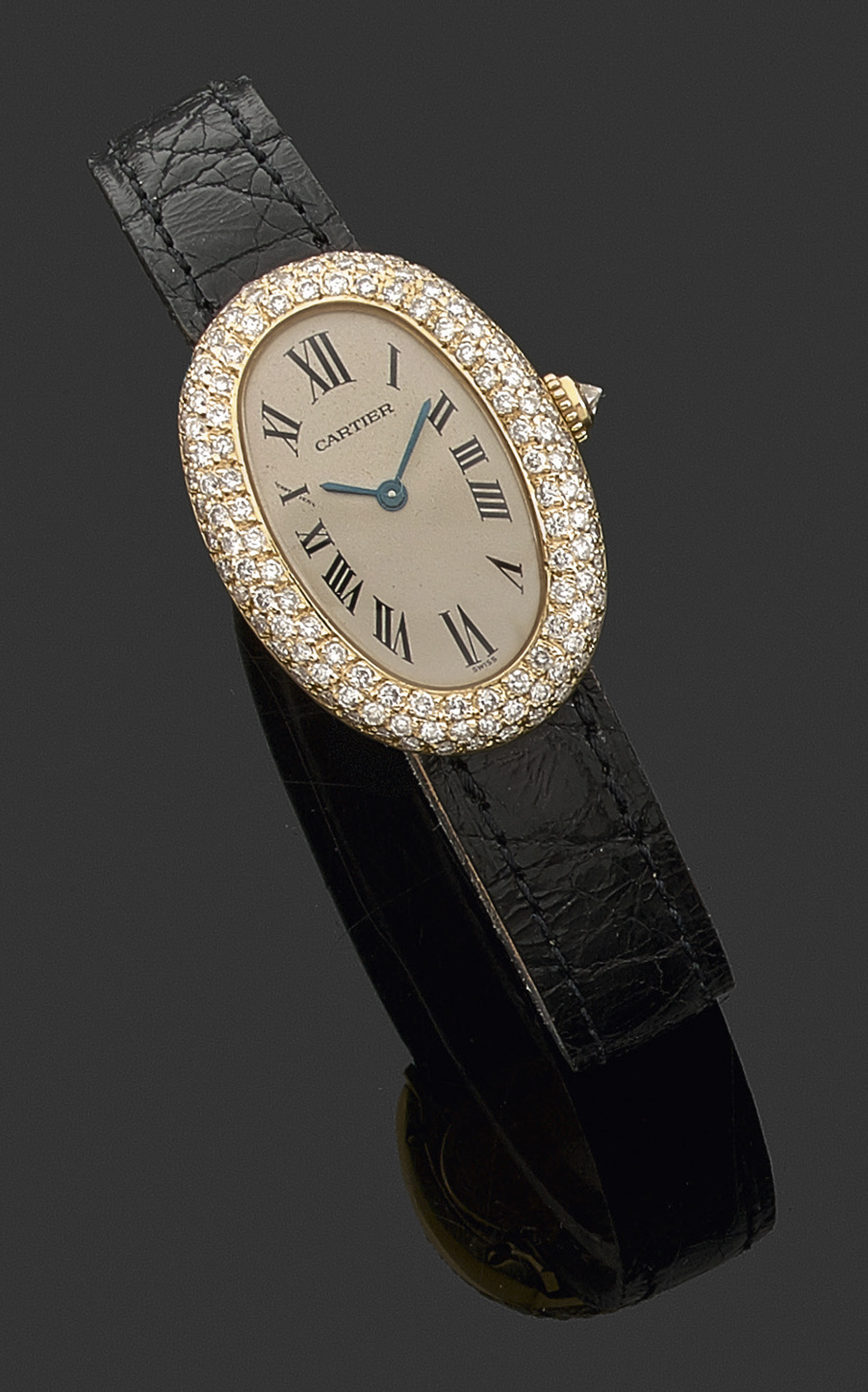 CARTIERBAIGNOIREMontre bracelet de dame avec boîtier ovale bombé. Cadran argenté avec index chiffres