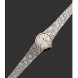 OMEGAVERS 1960Montre bracelet de dame en or gris avec boîtier rond. Cadran argenté avec index