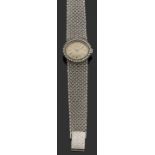 BUECHE-GIRODANNÉES 60Montre bracelet de dame en or gris avec boîtier ovale et lunette sertie de