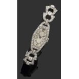 ANONYMEVERS 1930Petite montre bracelet de dame Art Déco avec boîtier tonneau en platine et or jaune,