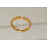 A heavy 22ct gold wedding band. Size S. 7.6g approx.