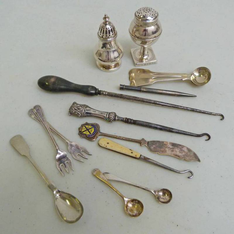 2 SILVER HANDLED BUTTON HOOKS AND SILVER SALT & PEPPER ETC