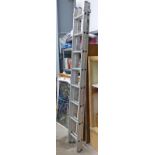 ALUMINIUM EXTENDING LADDER