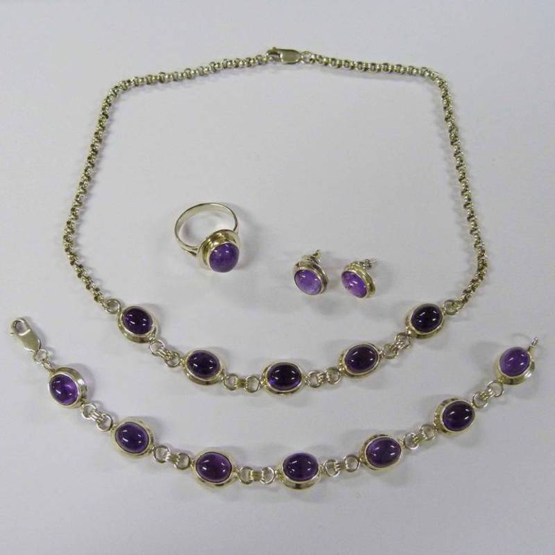 AMETHYST PANEL NECKLACE IN SETTING MARKED 925 AND WITH MATCHING BRACELET, RING AND A PAIR OF
