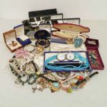 SELECTION OF VARIOUS COSTUME JEWELLERY