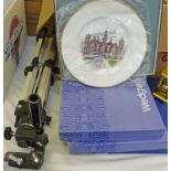3 BOXED WEDGWOOD PLATED IN CASTLE AND COUNTRY HOUSES AND SILK 88 TRIPOD