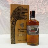 1 BOTTLE HIGHLAND 33 YEAR OLD SINGLE MALT WHISKY, VINTAGE 1978 IN FITTED WOODEN BOX WITH CARDBOARD