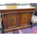 19TH CENTURY MAHOGANY CHIFFONIER WITH FRIEZE DRAWER OVER 2 PANEL DOORS