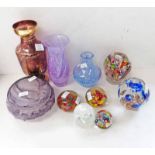 SELECTION OF GLASS/CRYSTAL INCLUDING PAPERWEIGHTS, VASES, LIDDED DISH AND OTHERS