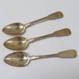 THREE MID-19TH CENTURY SILVER DESSERT SPOONS BY THOMAS SHANNON, DUNDEE -3-
