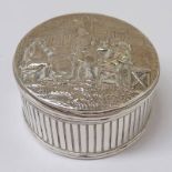 CIRCULAR SILVER SNUFF BOX WITH DECORATIVE LID MARKED LONDON 1830