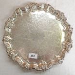 SILVER SALVER WITH ENGRAVED DECORATION, SHEFFIELD 1900, 32CM WIDE