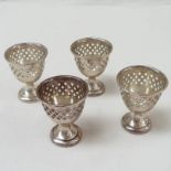 4 SILVER EGG CUPS BY WALKER & HALL MARKED SHEFFIELD 1912