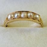 18CT GOLD DECORATIVE RING SET WITH 5 HALF PEARLS