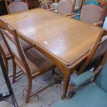 LATE 20TH CENTURY EXTENDING DINING TABLE ON TURNED SUPPORTS AND SET OF 6 MATCHING DINING CHAIRS