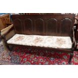 EARLY 19TH CENTURY OAK HALL BENCH ON QUEEN ANNE SUPPORTS