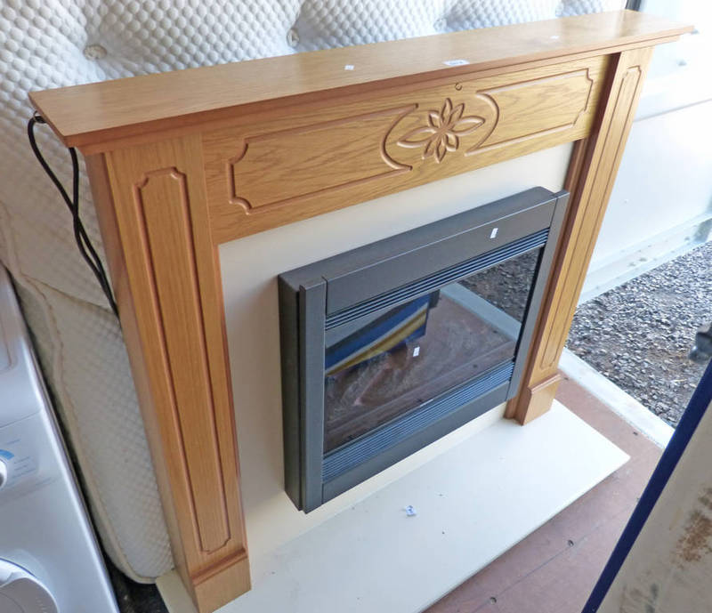 ELECTRIC FIRE WITH OAK SURROUND (REMOTE IN OFFICE)