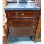 EARLY 20TH CENTURY MARBLE TOPPED MAHOGANY SIDE CABINET WITH PANEL DOOR ON SQUARE TAPERED SUPPORTS