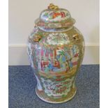 19TH CENTURY CHINESE CANTON FAMILLE ROSE LIDDED TEMPLE JAR DECORATED WITH INTERIOR SCENES, FLOWERS &