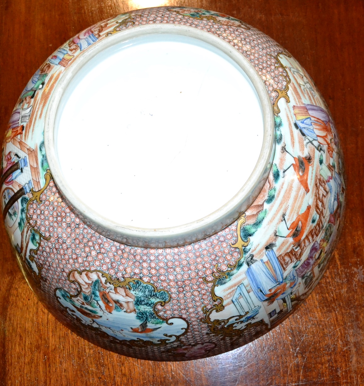 A Chinese Mandarin palette famille rose punch bowl, Qianlong, 31cm diameter - Image 5 of 5