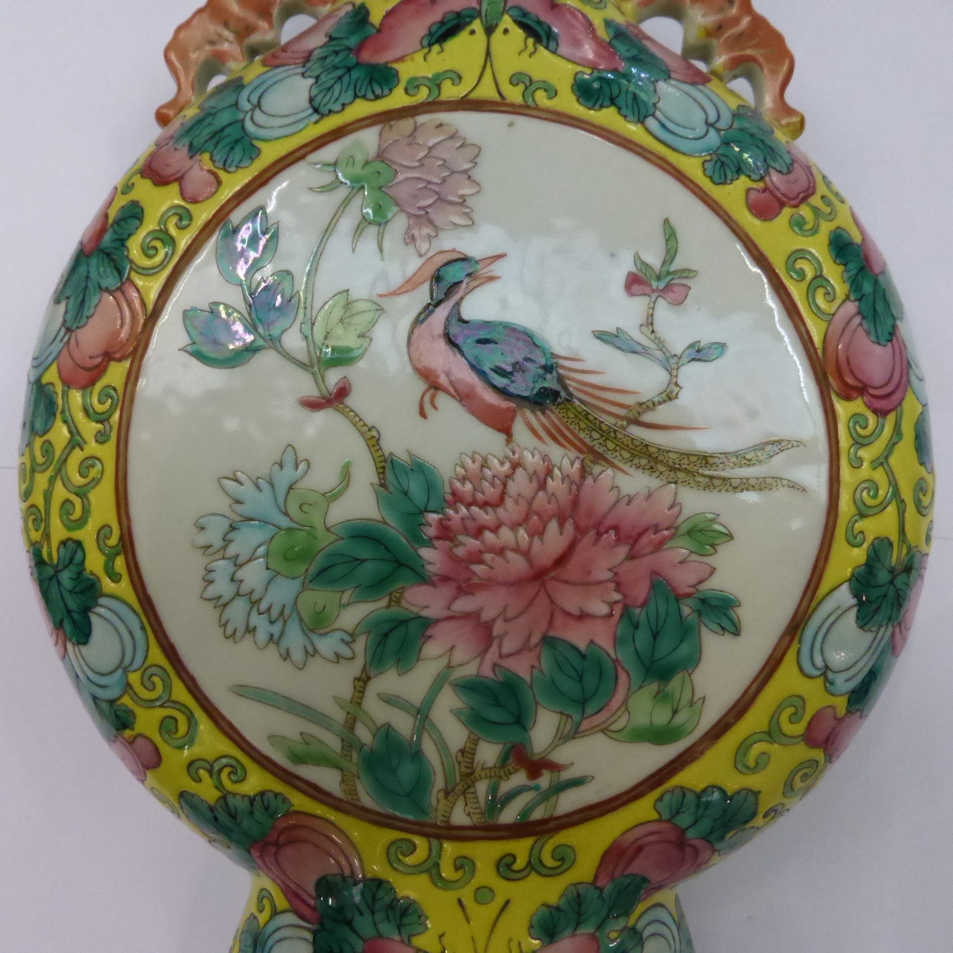 A pair of late 19th century Chinese famille jeune porcelain moon flasks, 30cm high - Image 8 of 15