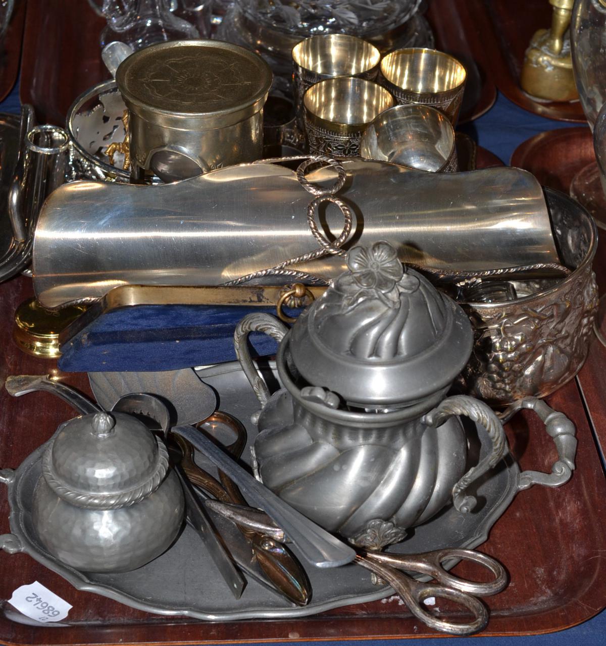 ^ Three trays of assorted silver plate including lemonade jug, fish cutlery and a pair of three - Image 3 of 3