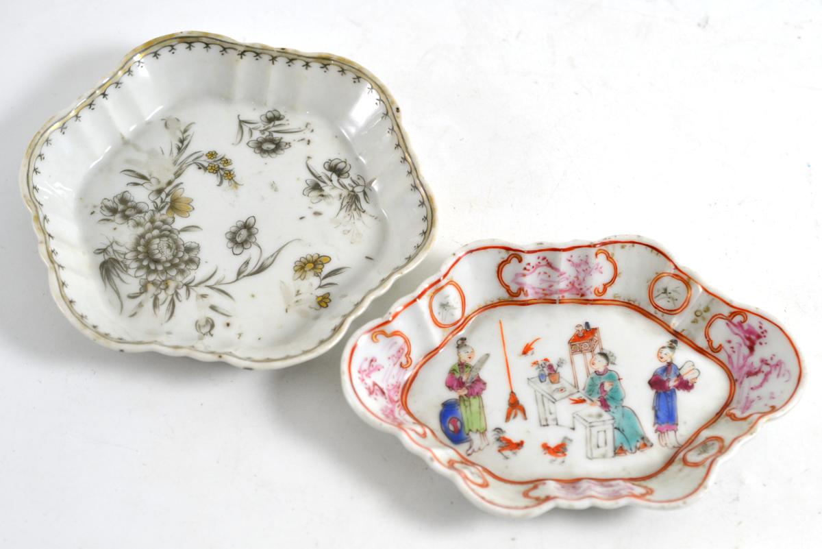 Two Chinese spoon trays