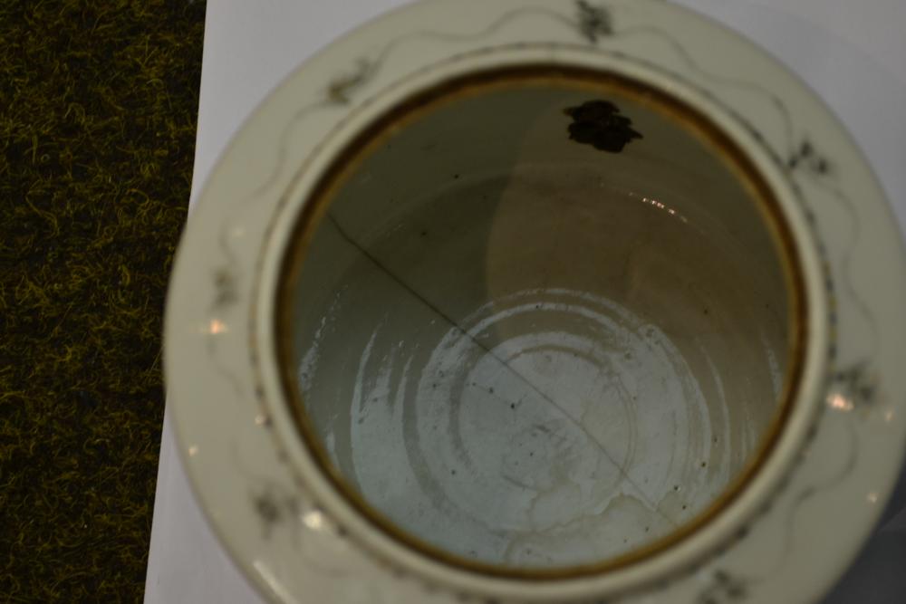 An 18th century Chinese porcelain teapot and cover with famille rose decoration, a similar blue - Image 3 of 6