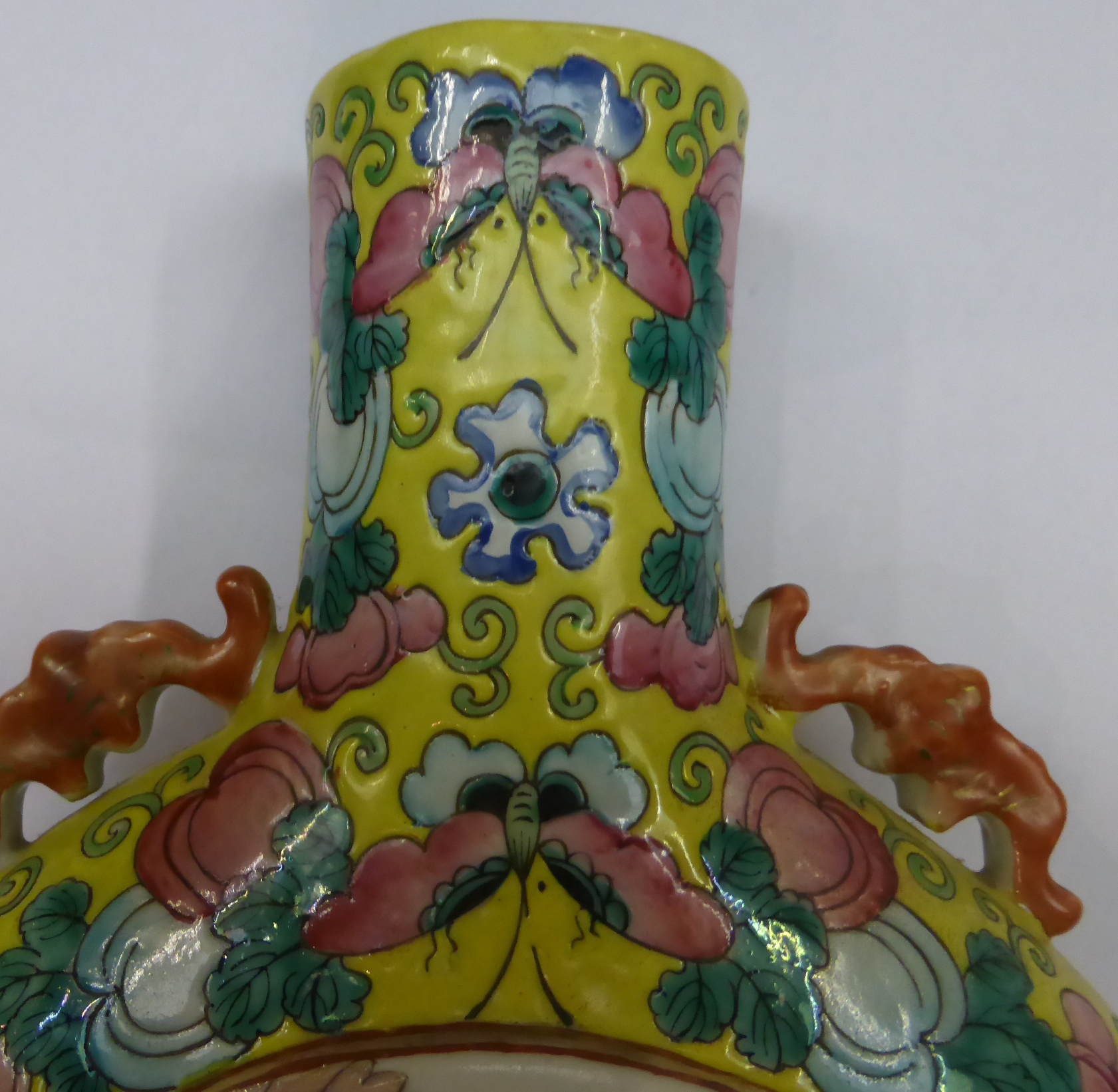A pair of late 19th century Chinese famille jeune porcelain moon flasks, 30cm high - Image 5 of 15