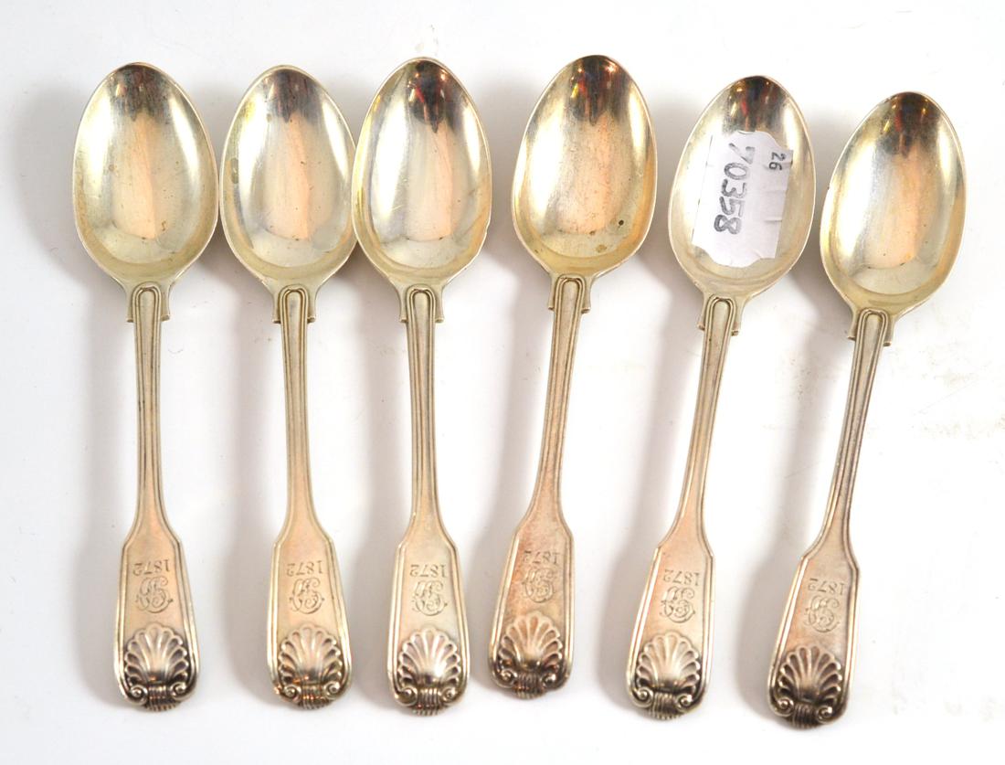 A set of six fiddle, thread and shell pattern teaspoons