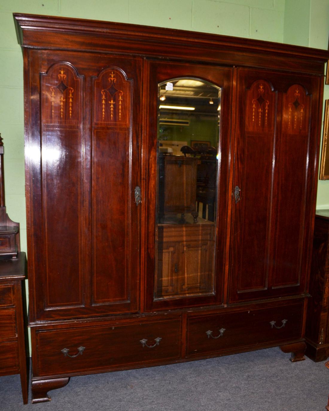 An Edwardian mahogany triple door wardrobe and matching dressing table - Image 2 of 3