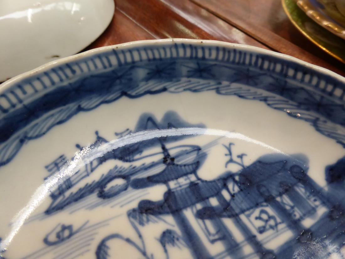 Five 18th century blue and white saucers, an 18th century tea bowl and an 18th century Chinese - Image 7 of 14