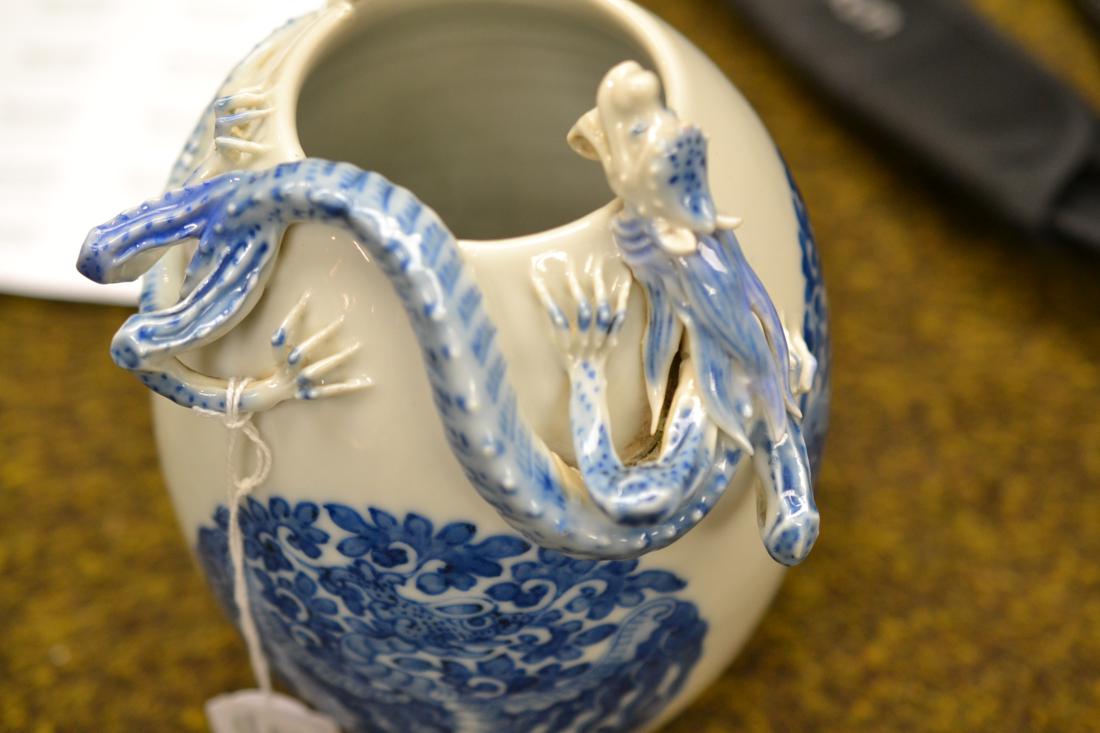 Chinese porcelain ovoid vase, shoulder applied with a dragon, painted underglaze blue with phoenix - Image 3 of 5